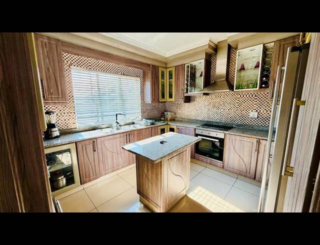 5 BEDROOM HOUSE FOR SALE IN MOBENI HEIGHTS